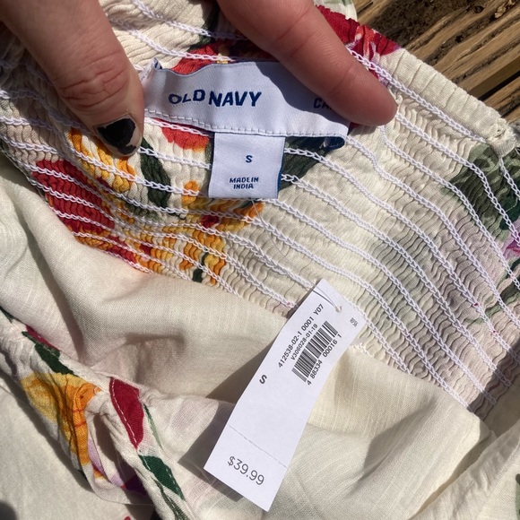 Flirty, Floral Spring Dress - Picture 2 of 3